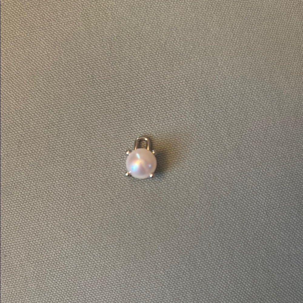 Elegant Silver and Pearl Pendant